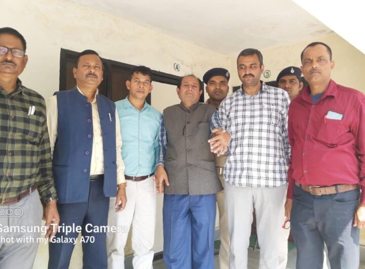 बाल विकास परियोजना कार्यालय के प्रधान लिपिक 25 हजार रिश्वत लेते गिरफ्तार