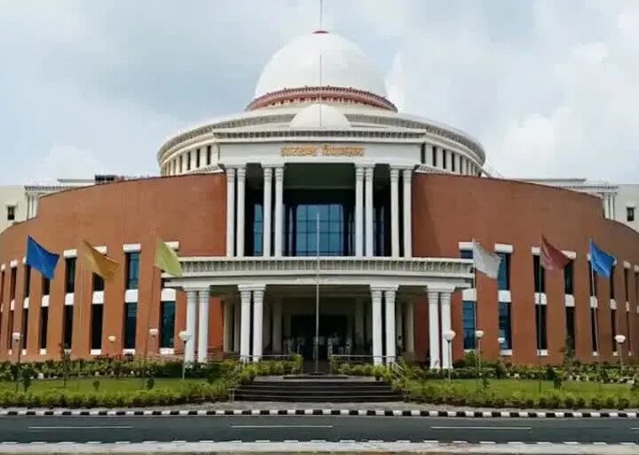 आयुष्मान कार्डधारकों को निजी अस्पताल लौटा रहा : प्रदीप यादव