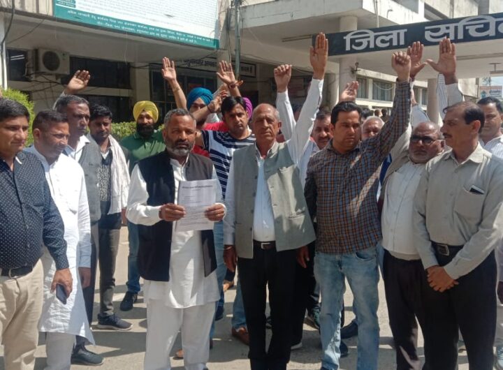 अनाज मंडी आढ़तियों ने मुख्यमंत्री के नाम सौंपा ज्ञापन