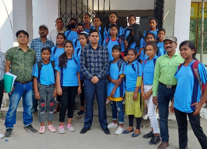 किशनगंज के कबड्डी दल राज्यस्तरीय खेल प्रतियोगिता के लिए रवाना