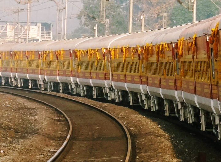 फेस्टिवल-स्पेशल-ट्रेन