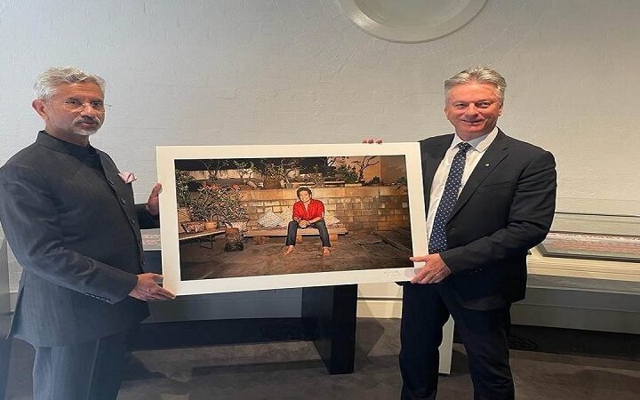 जयशंकर-स्टीव-वॉ-से-मिले