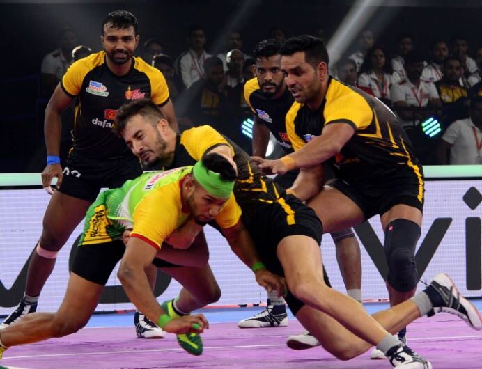 सुरजीत-सिंह-पाइरेट्स-के-खिलाफ-प्रदर्शन