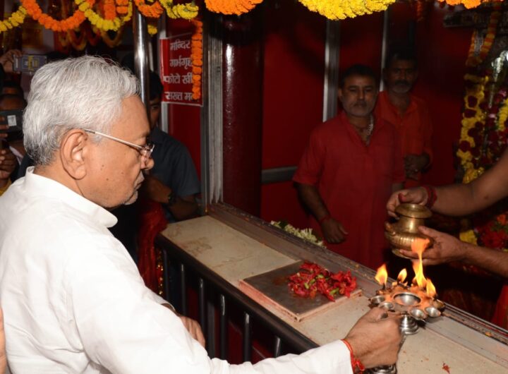 सीएम-नीतीश-कुमार-ने-मंदिरों-में-जाकर-की-पूजा